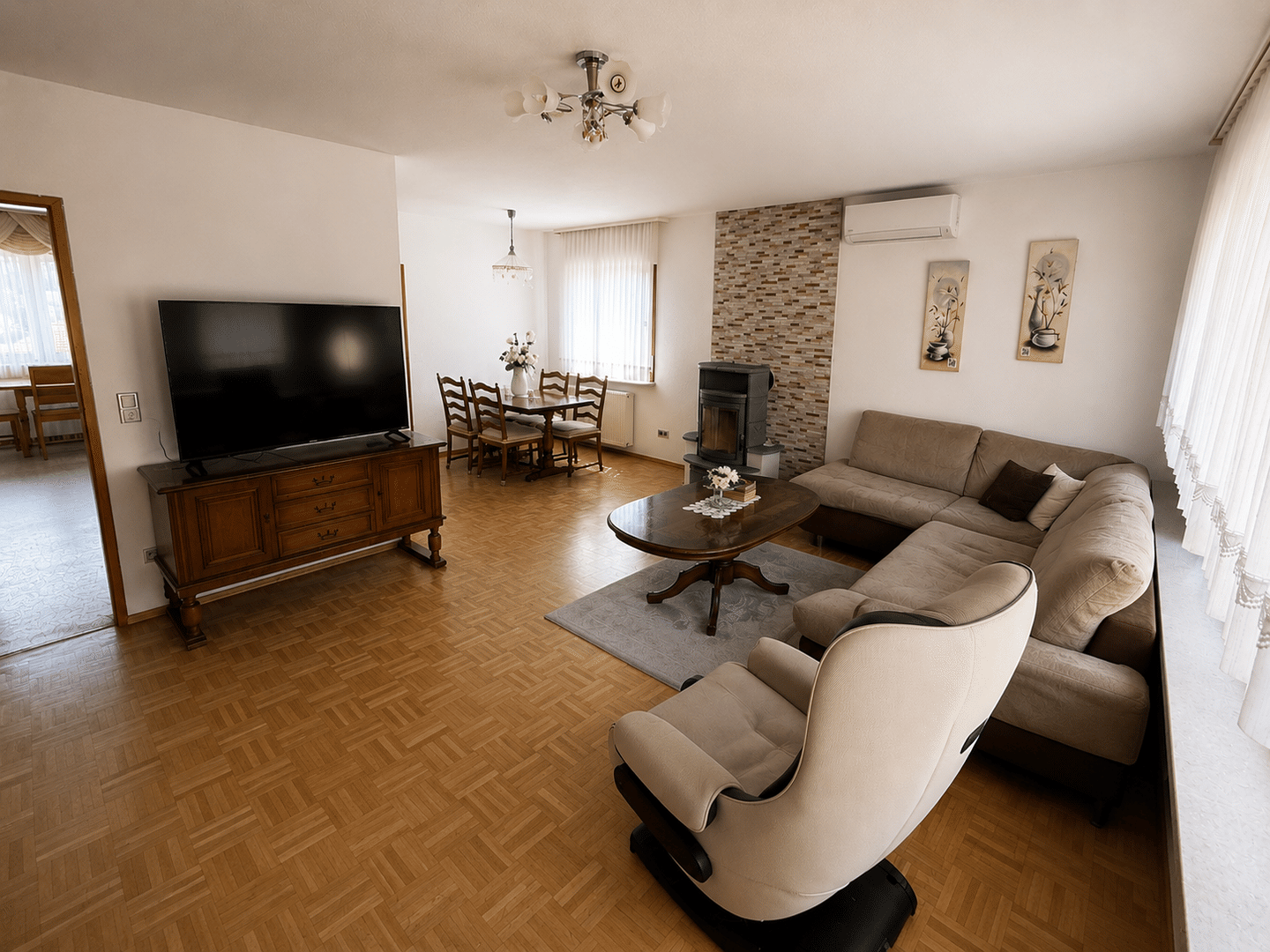 Einziehen und Wohlfühlen - Gepflegtes Einfamilienhaus mit Kamin, Garage und großem Garten