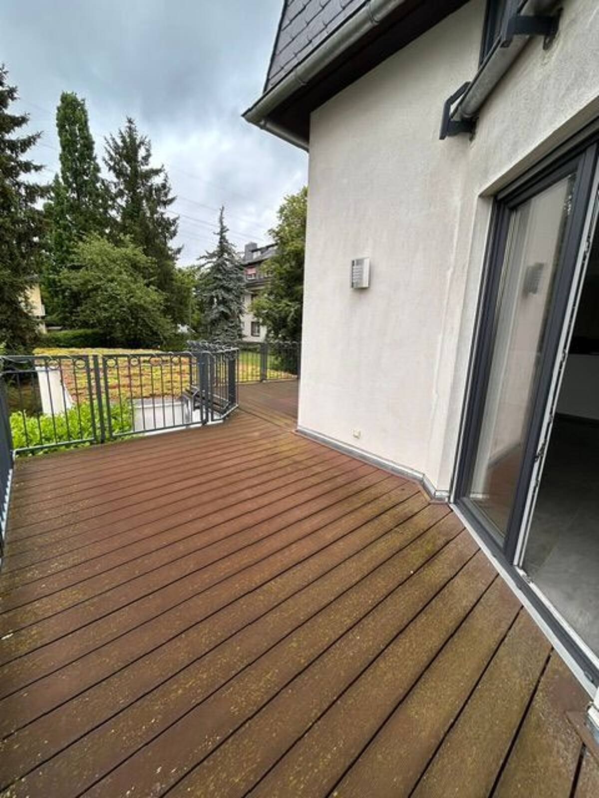 Gehobene 4-Zimmer-Wohnung mit Balkon in Wiesbaden-Biebrich – 65203 Wiesbaden – Bild 1 von 9