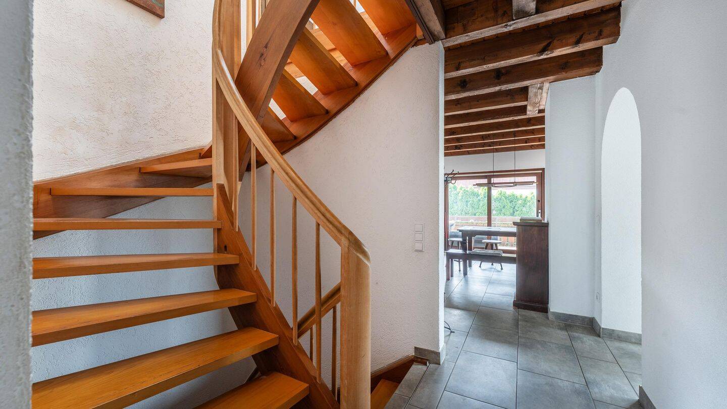 Großzügiges Wohnhaus mit Einliegerwohnung in sonniger Aussichtslage von Hilzingen Binningen – Hilzingen – Vorschaubild 5