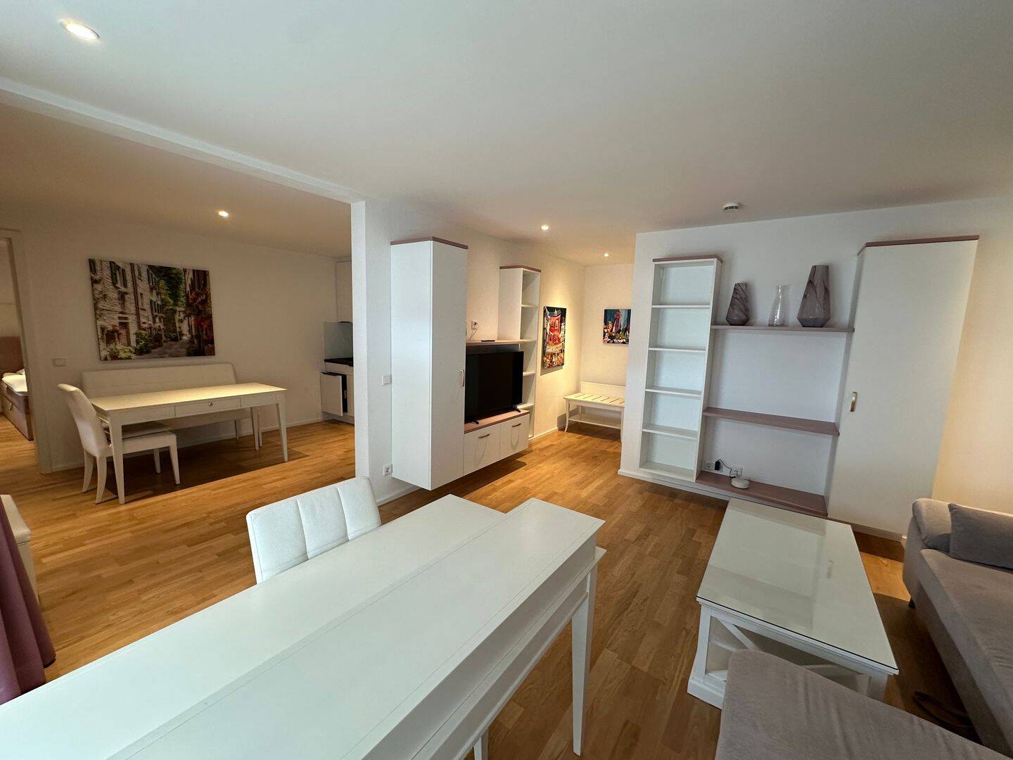 Elegantes 2-Zimmer-Luxusapartment – Ingolstadt – Vorschaubild 3