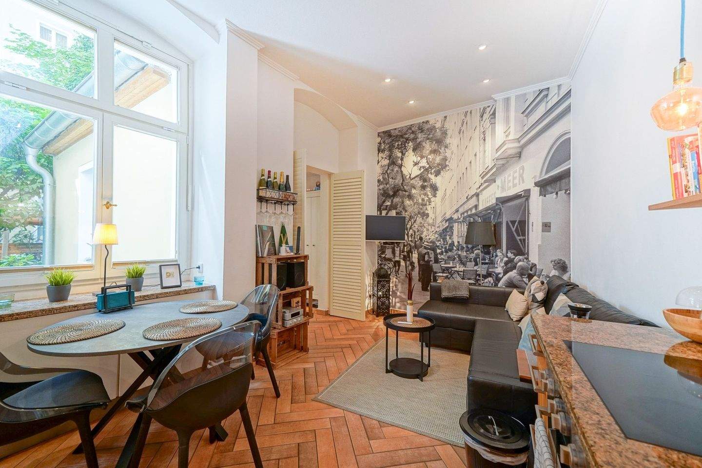 Gründerzeit trifft Moderne - stilvolle Altbauperle mit Westbalkon in Charlottenburg – Berlin – Bild 1 von 4