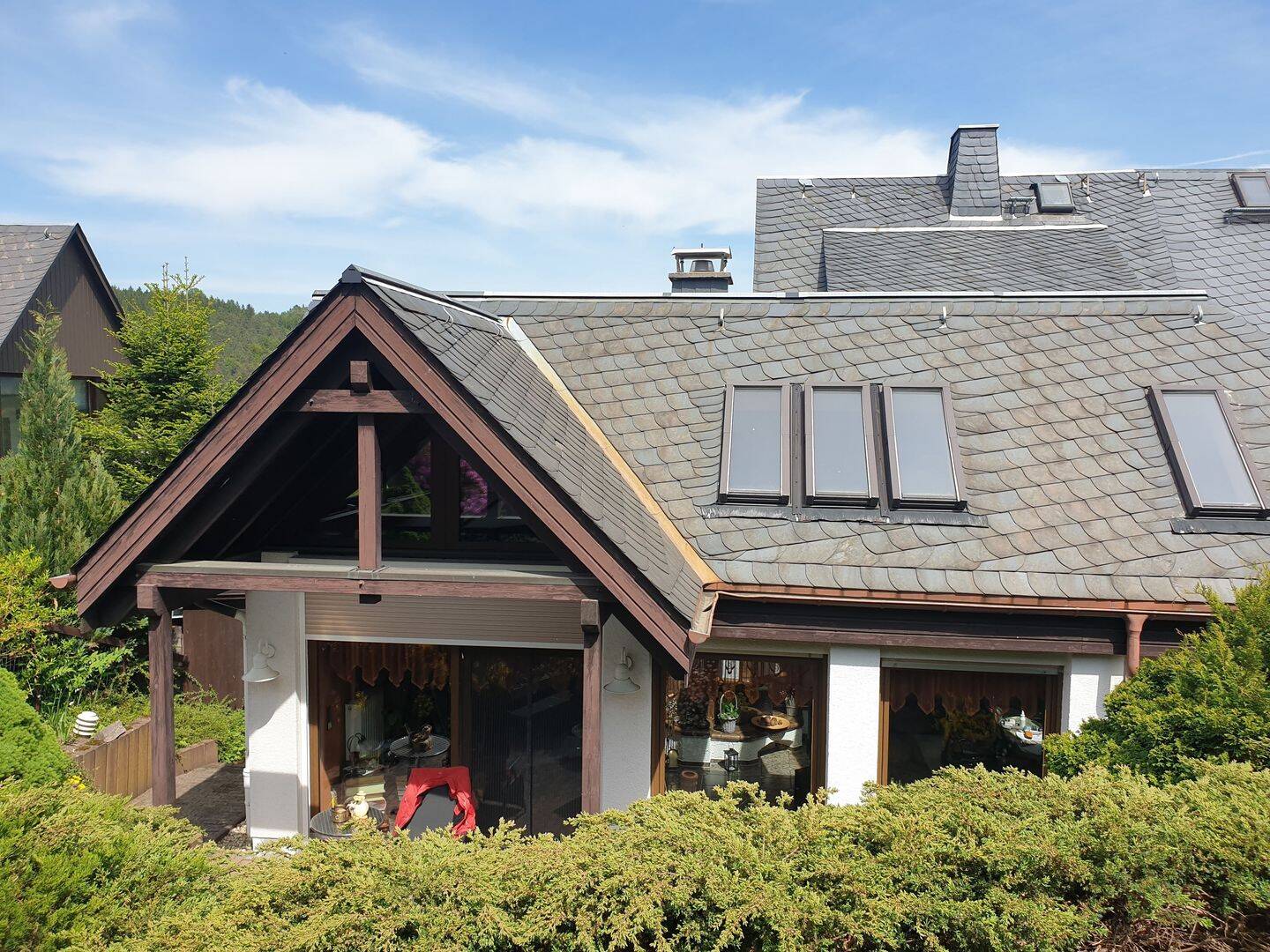 Ein Schmuckstück in bester gehobener Wohnlage: Kamin, Innenpool, Doppelgarage, 5 Räume, großer Garten, Gästehaus mit Küche und Bad – Aue – Vorschaubild 7
