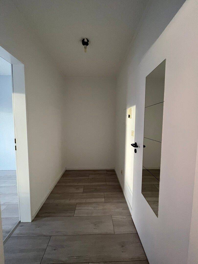 Von priv. - schönes 1-Zi. Single-Appartement in Paderborn Schloß Neuhaus, ruhige Lage m. Balkon 2.OG – Paderborn – Vorschaubild 6