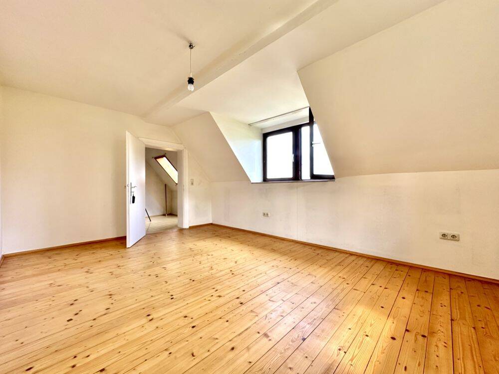 Charmantes Einfamilienhaus mit Garten, Scheune in beliebter Lage! Sofort frei! – Heinersreuth – Vorschaubild 4