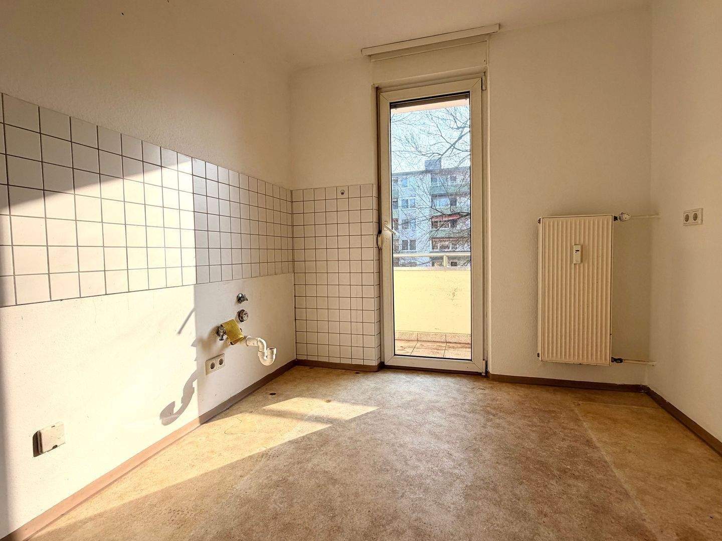 2 Zimmer mit 2 Balkonen direkt am Dutzendteich +++ mit Badewanne & WG-geeignet +++ – Nürnberg – Vorschaubild 7