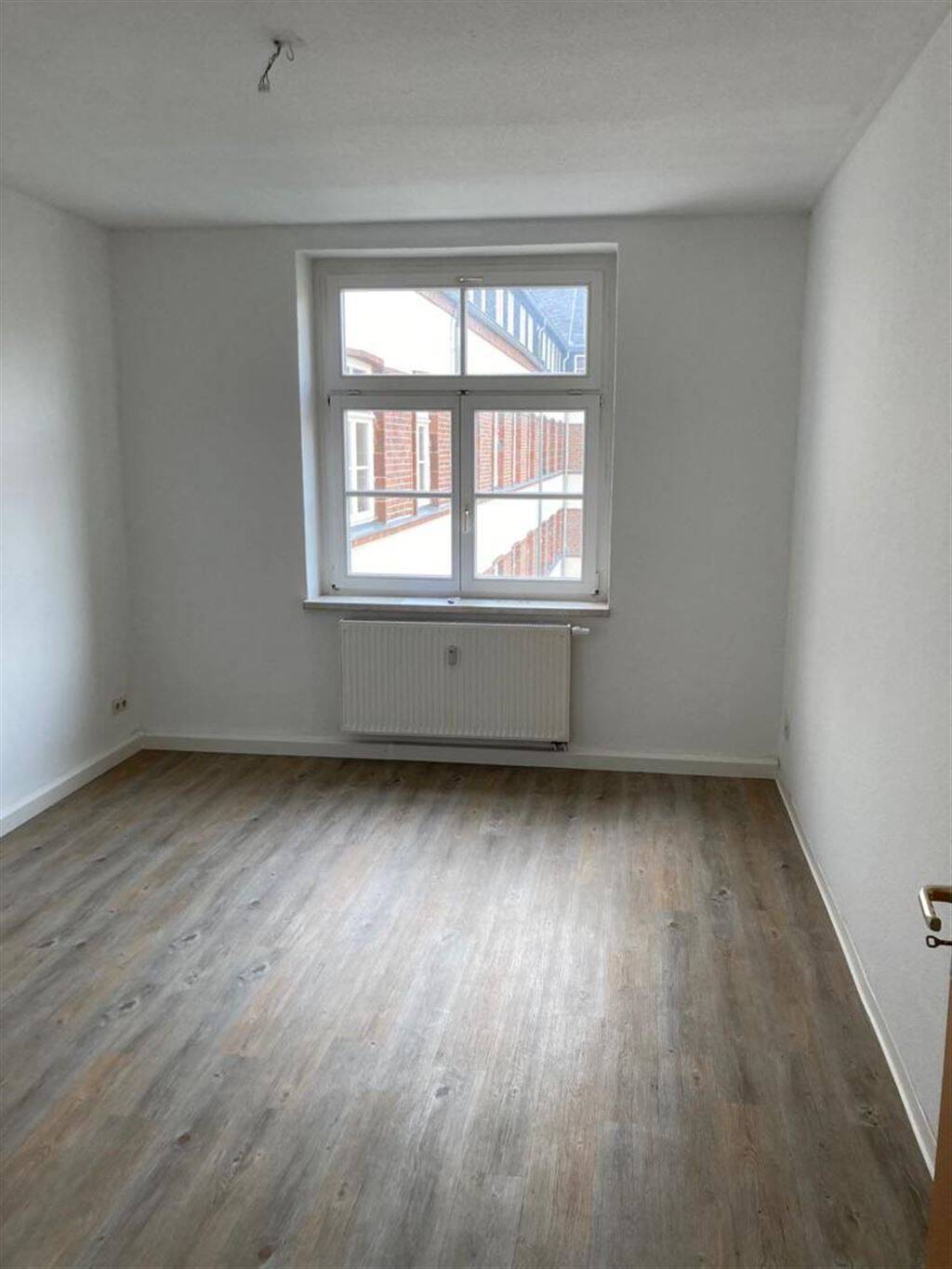 Günstige 2-Zimmer mit Laminat, Balkon und Wanne in ruhiger Lage! EBK mgl. – Chemnitz – Vorschaubild 8