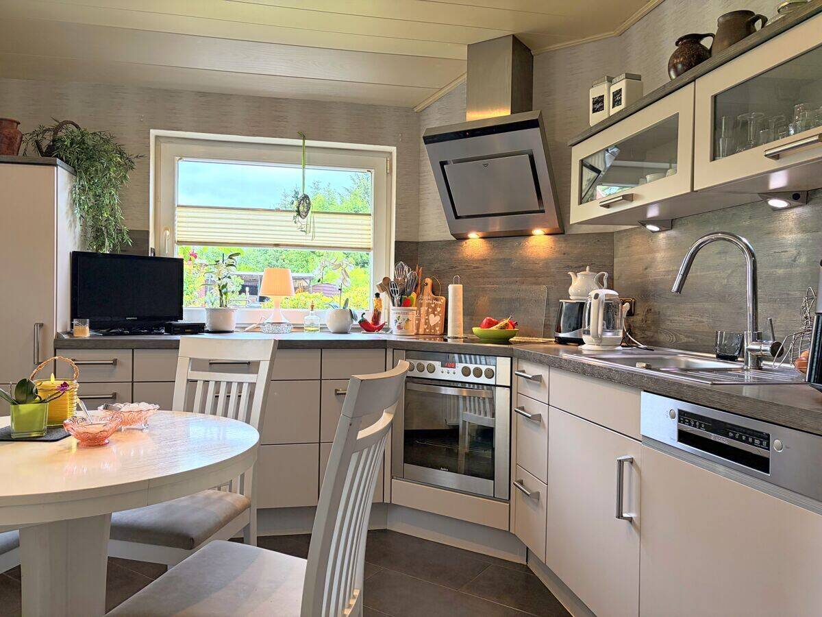 Einfamilienhaus mit Doppelgarage auf großzügigem Eckgrundstück in Friedeburg – Friedeburg – Vorschaubild 6