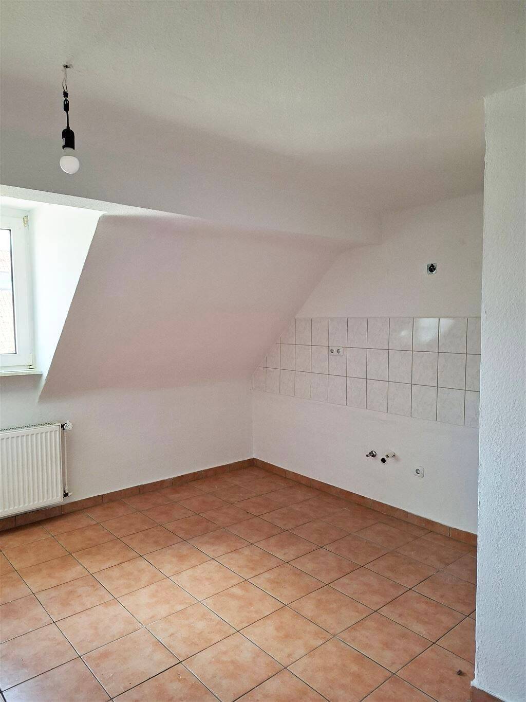 ***Gemütliche Dachgeschoss-Wohnung mit 1,5 Zimmern sucht nette Mieter*** – Essen – Vorschaubild 3