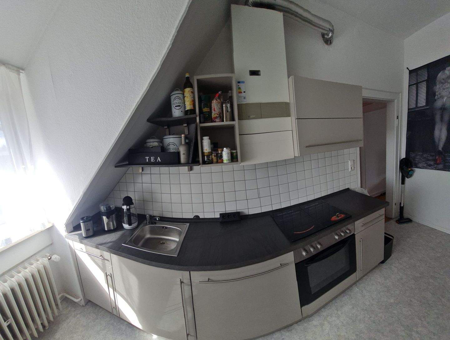 ***Ruhige, gut gelegene Dachgeschosswohnung mit neuwertiger Einbauküche im Herzen von Sonnenberg! *** – Wiesbaden – Vorschaubild 2
