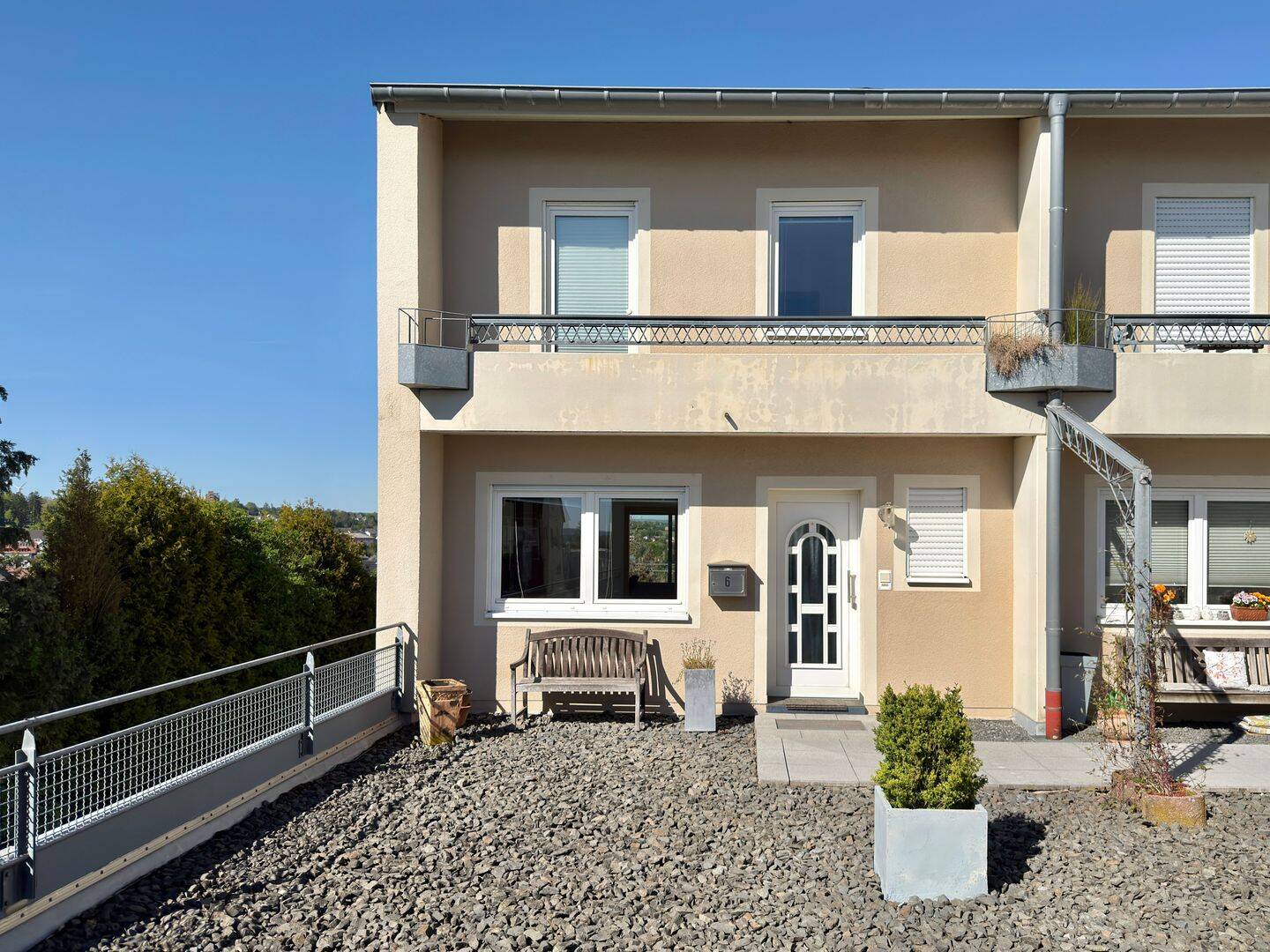 Außergewöhnliche Immobilie 5 ZKB mit Terrasse und Balkon in zentraler Lage in Bitburg! – Bitburg – Vorschaubild 2