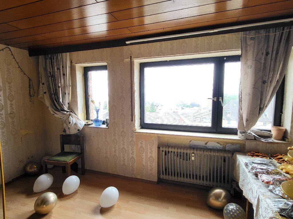 Geräumige 4-Zi.-Wohnung mit Einbauküche und Balkon – Krefeld – Vorschaubild 4