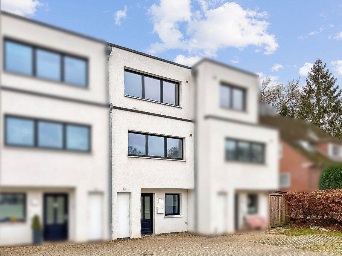 Modernes Reihenmittelhaus mit Dachterrasse und kleinem Garten in Hamburg Duvenstedt – Hamburg – Vorschaubild 2
