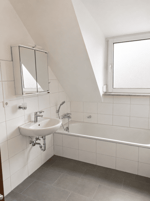 Renovierte DG-Wohnung: 3 Zimmer mit EBK und Stellplatz – 54294 Trier – Vorschaubild 4