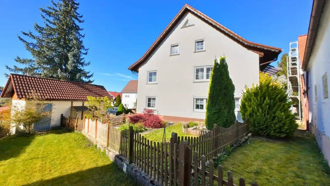 Großes Haus zum kleinen Preis – inklusive PV-Anlage, Keller und großem Garten. – Unterwachingen – Bild 1 von 9