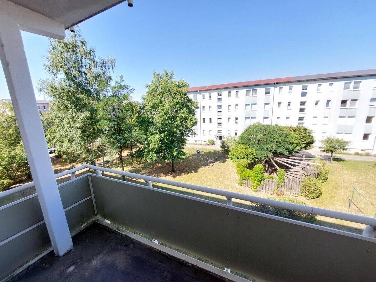 Schöne 4 Zimmerwohnung mit Einbauküche und Balkon – 2943 Weißwasser/Oberlausitz – Bild 1 von 9