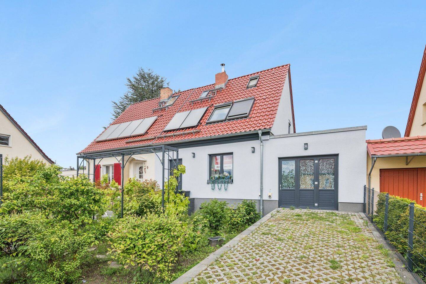 Liebevoll sanierte Doppelhaushälfte mit Einliegeroption und großem Garten