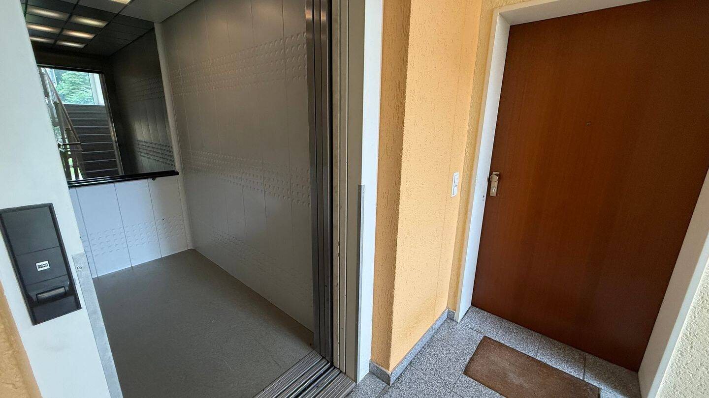 Mit Lift ins 5.OG * Laminat * Loggia * Wanne + TG-Stellplatz – Chemnitz – Vorschaubild 3