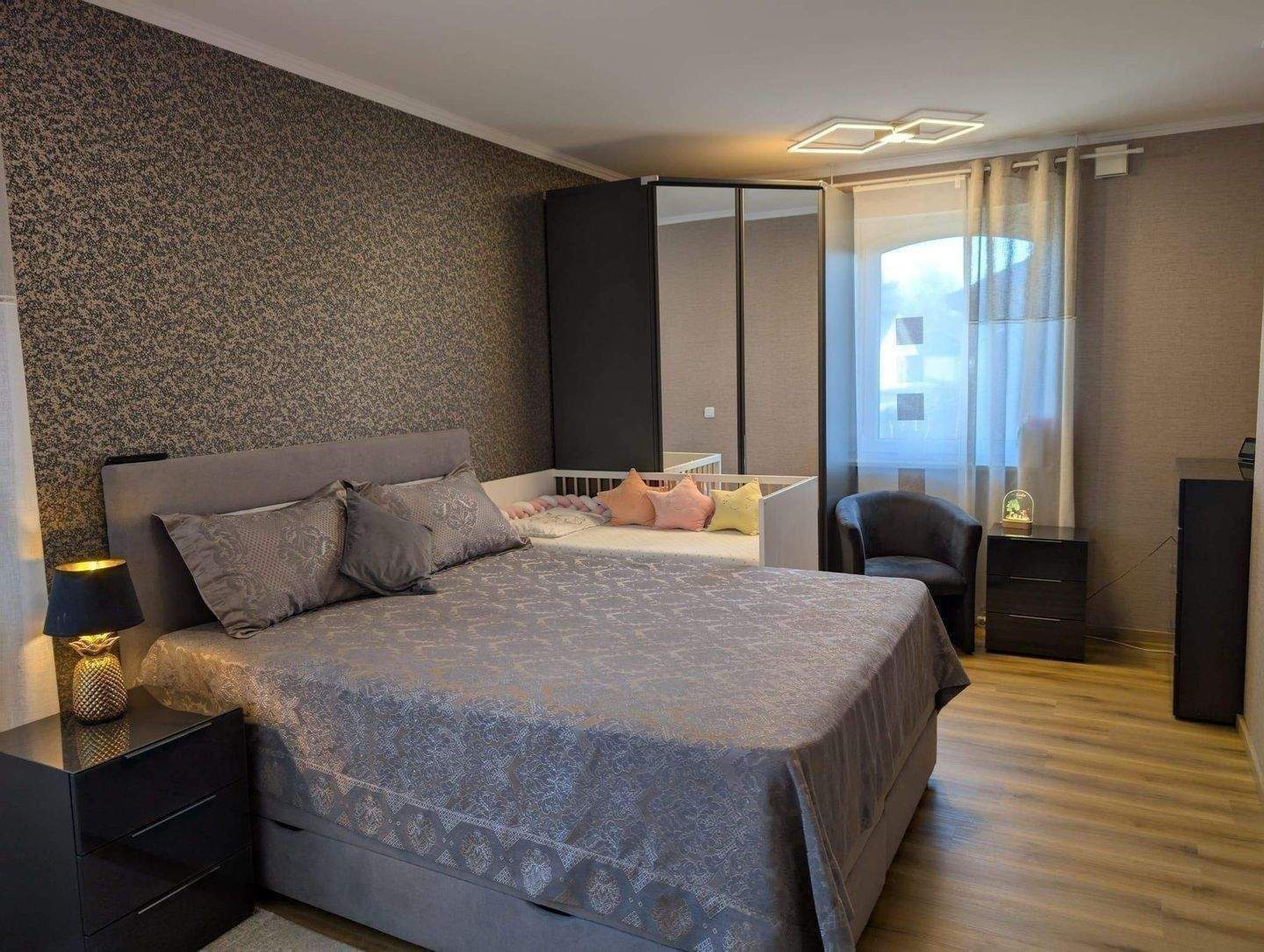 Luxus Stadtvilla mit hohen Decken im Wohnzimmer, Kamin, Erdwärmepumpe und großer Garage ! – Paderborn – Vorschaubild 9