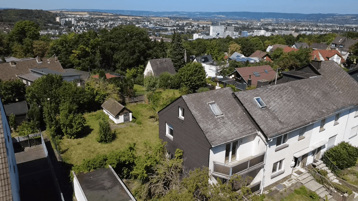 Sanierungsbedürftiges Einfamilienhaus mit großem Garten in begehrter Lage – 56075 Koblenz – Bild 1 von 9