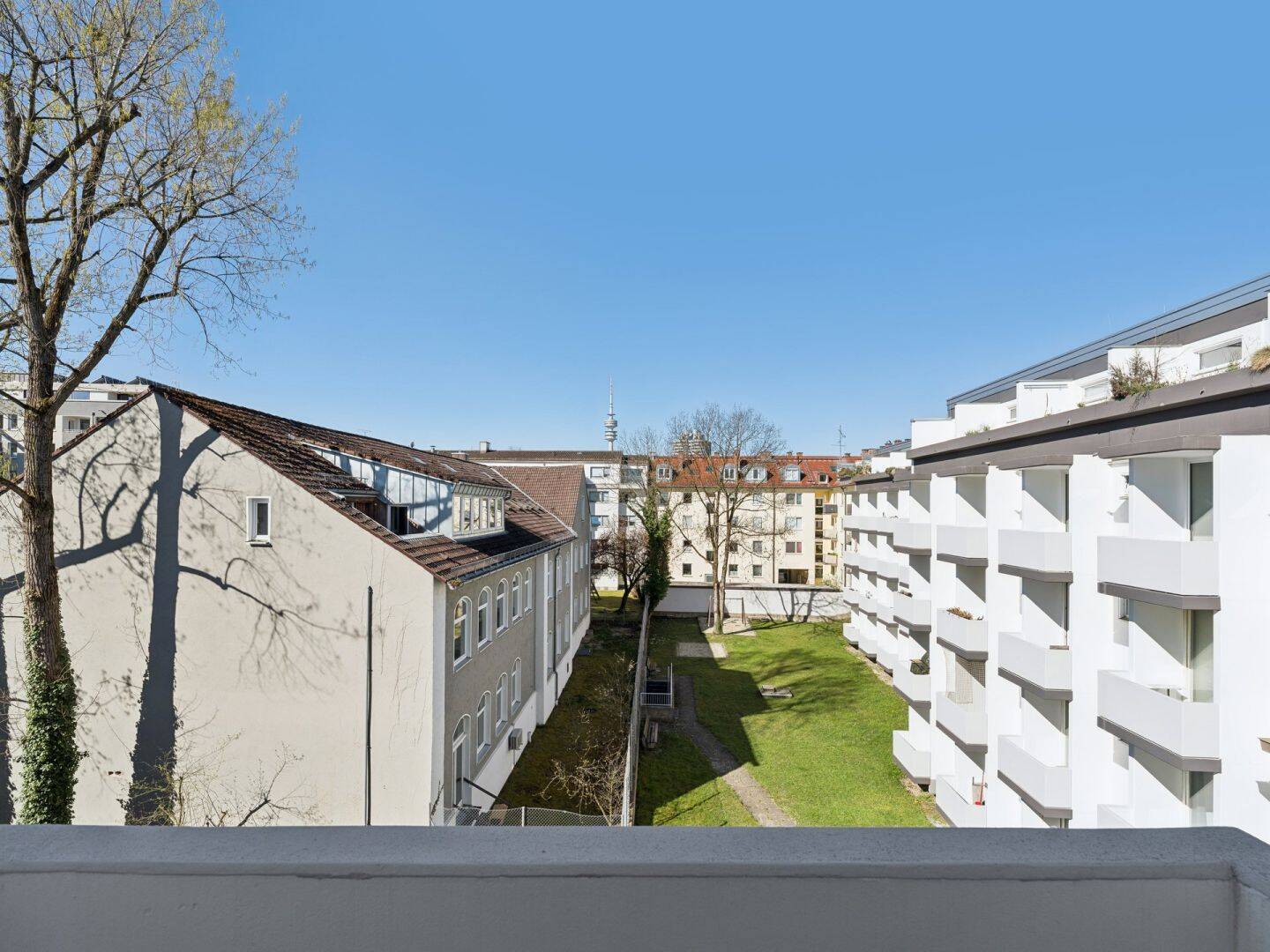 Gepflegtes Apartment mit Balkon zum ruhigen Innenhof & Blick über Münchens Dächer - Milbertshofen – München – Bild 1 von 9