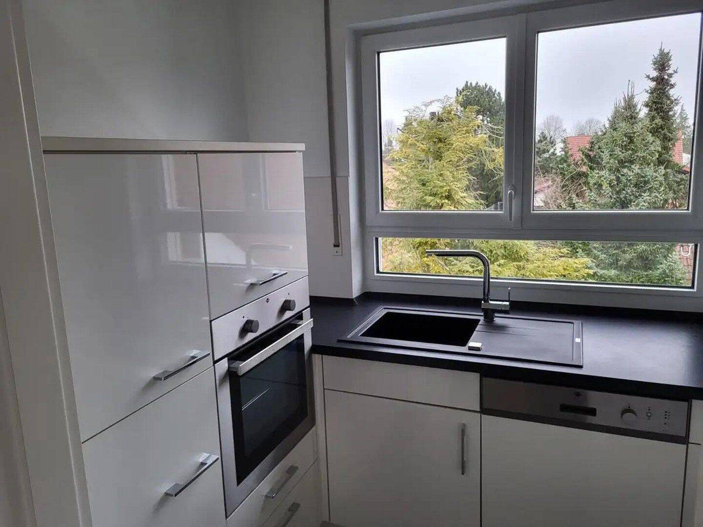 Hochwertige und neuwertige 2-Zimmer-Dachgeschosswohnung mit Einbauküche – Ingolstadt – Vorschaubild 4
