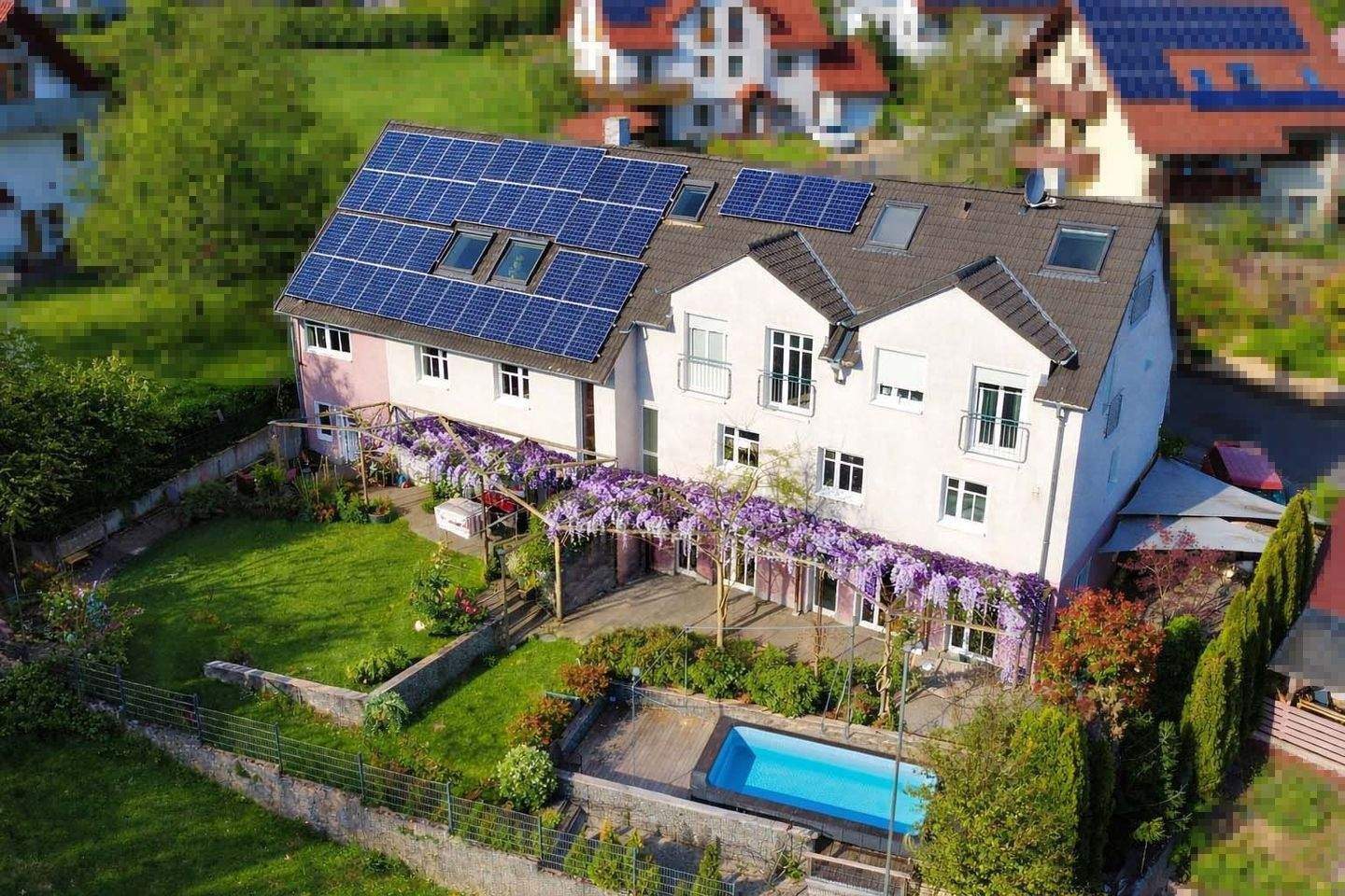 Familientraum mit Mieteinnahmen – Hochwertiges MFH mit 4 Einheiten und Top-Energieeffizienz – Goldbach – Vorschaubild 2