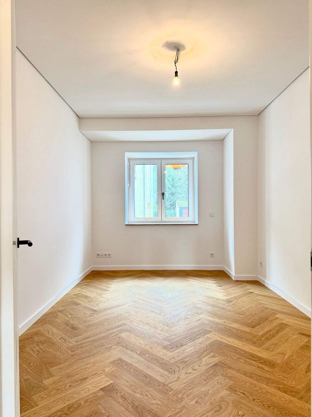 BEZUGSFERTIG - kernsanierter Altbau Fischgrätparkett uvm. – Nürnberg – Vorschaubild 4