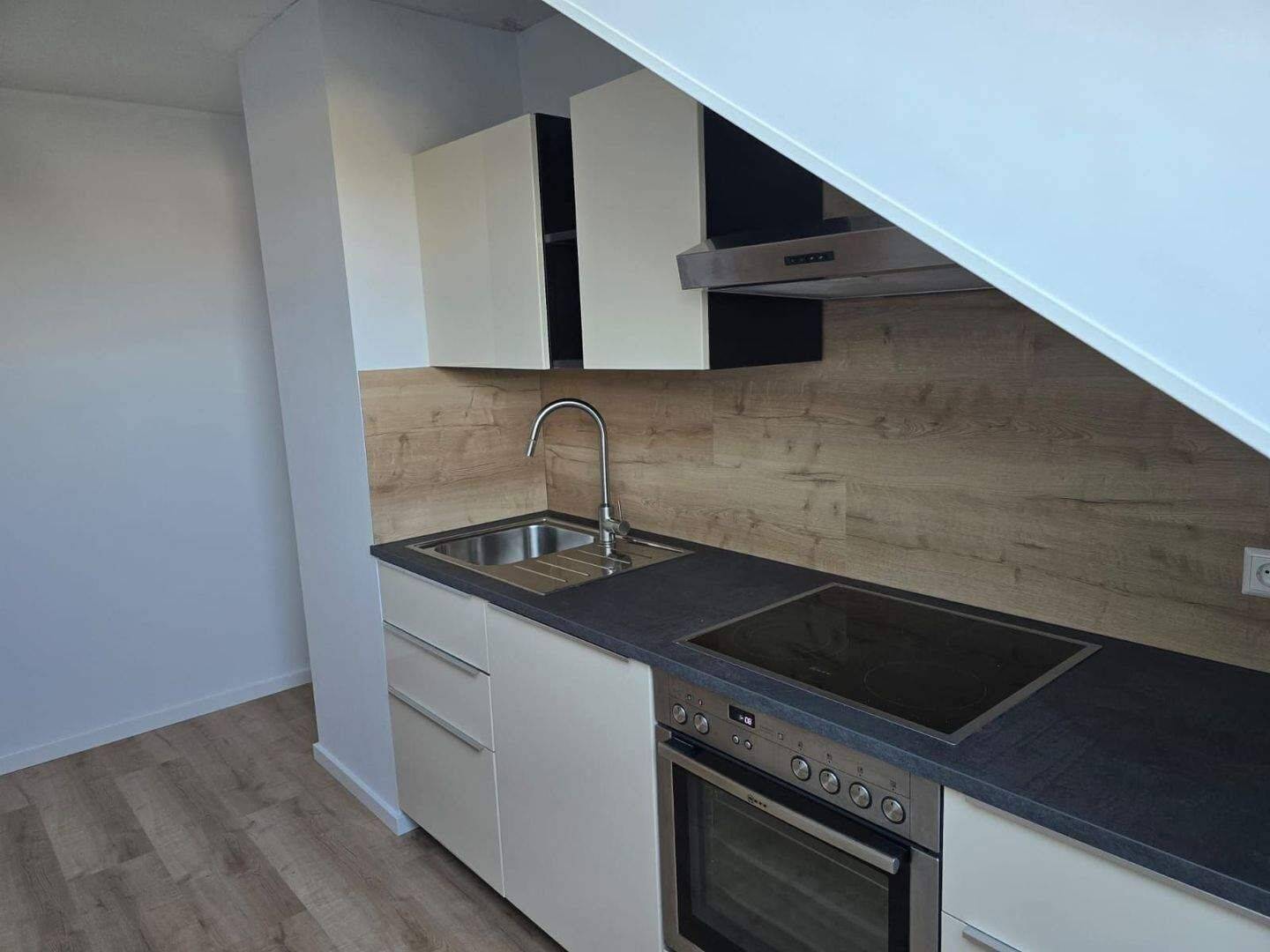 Erstbezug nach hochwertiger Modernisierung – stilvolle 2,5-Zimmerwohnung mit Balkon & Aufzug – Würzburg – Vorschaubild 7