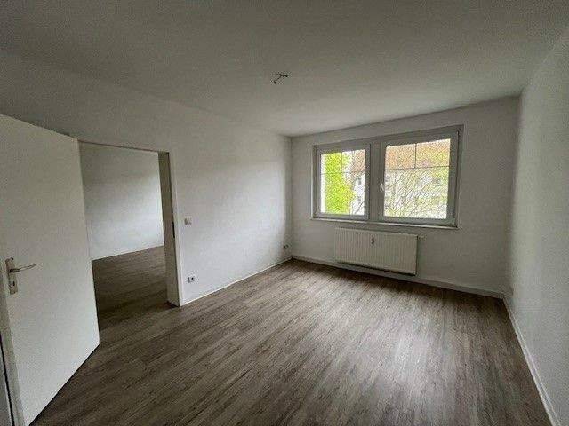 Und die Küche ist schon dabei...schöne 2-Zimmer-Wohnung mit Einbauküche, sofort einzugsfertig – Zwickau – Vorschaubild 6