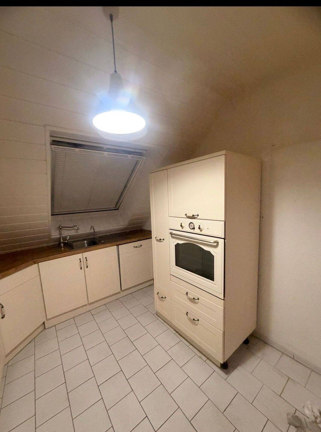 Alltagstaugliche 3,5 Zimmer Dachgeschosswohnung mit Balkon und Stellplatz – Duisburg – Vorschaubild 7