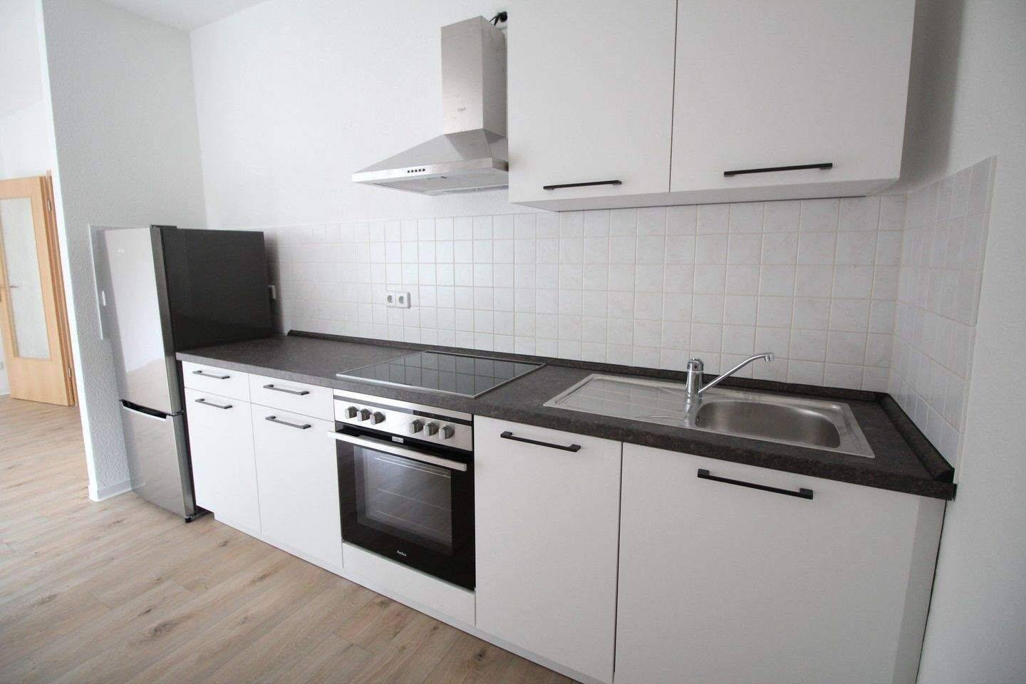 1-Raum-Wohnung mit neuer Einbauküche, uninah – Chemnitz – Vorschaubild 5