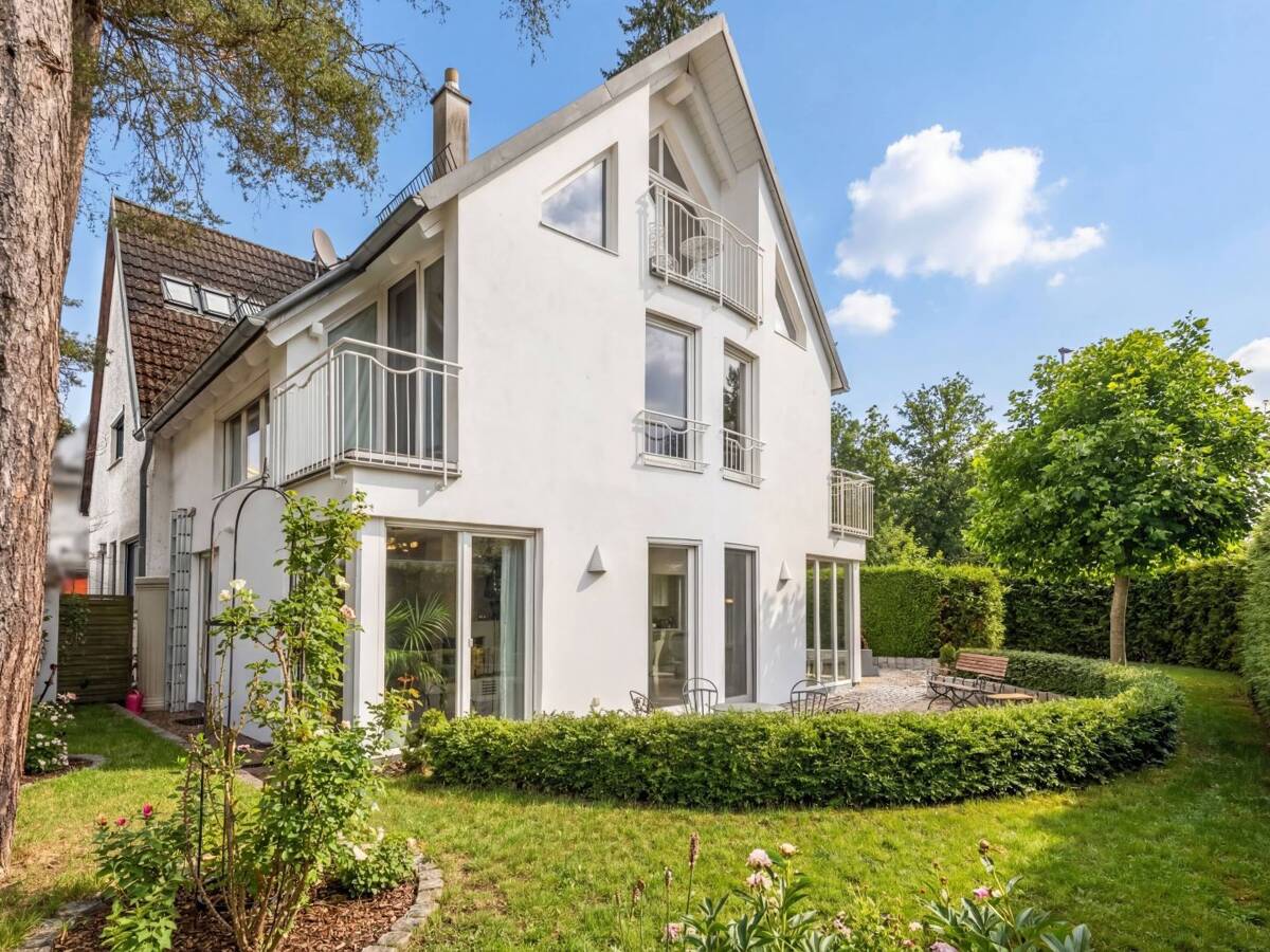Großzügige und helle Doppelhaushälfte mit modernem Flair und Südausrichtung in München-Waldperlach – 81739 München – Bild 1 von 9