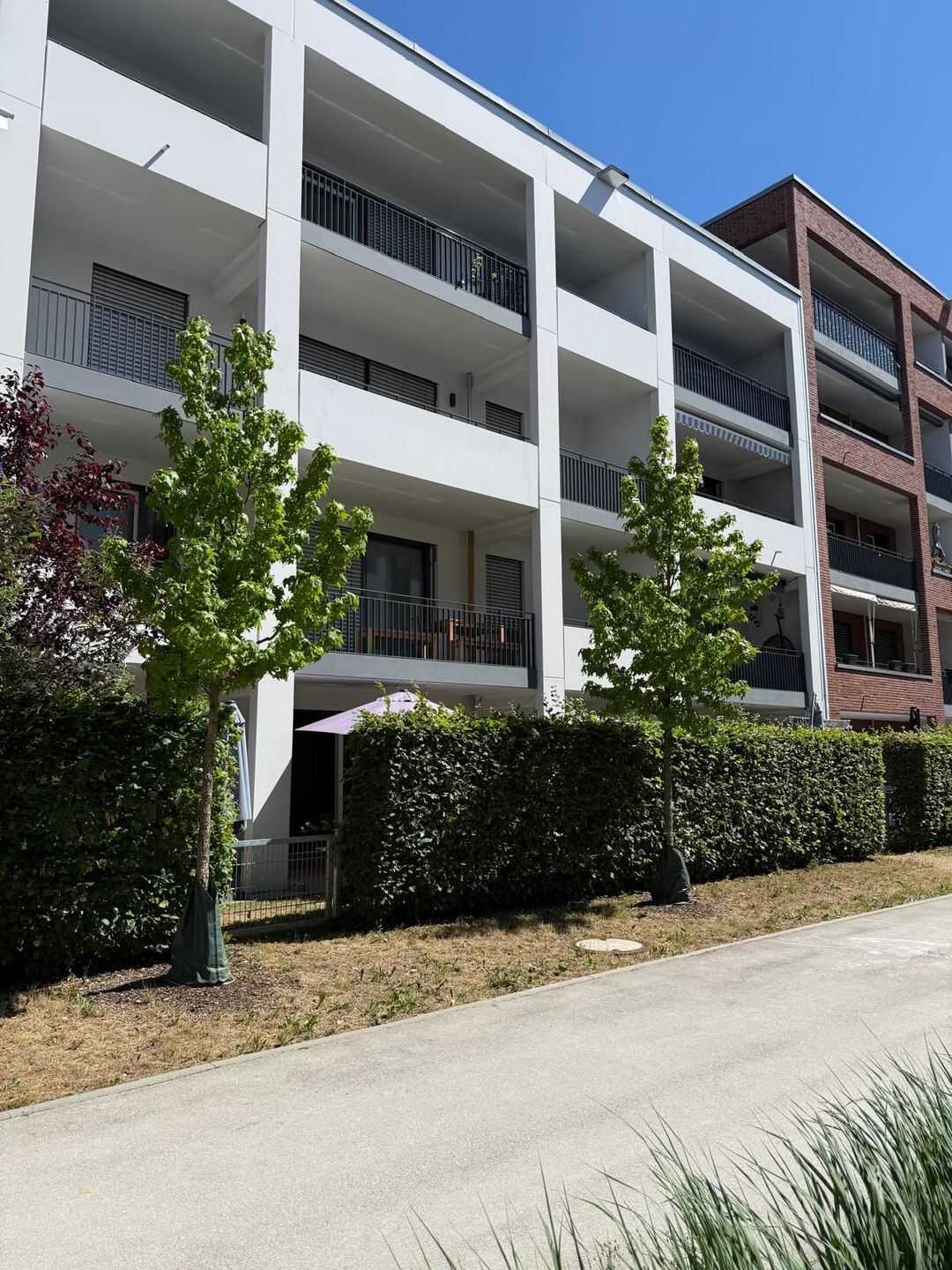 Moderne 2-Zimmer-Erdgeschosswohnung mit Terrasse, Garten & Tiefgarage in München-Lochhausen