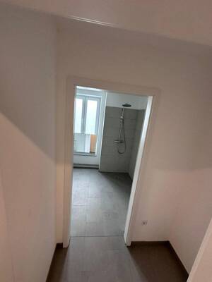 Schöne 3 Raum Wohnung mit Wohnküche, Fußbodenheizung ,Balkon und Aufzug – 39112 Magdeburg – Vorschaubild 3