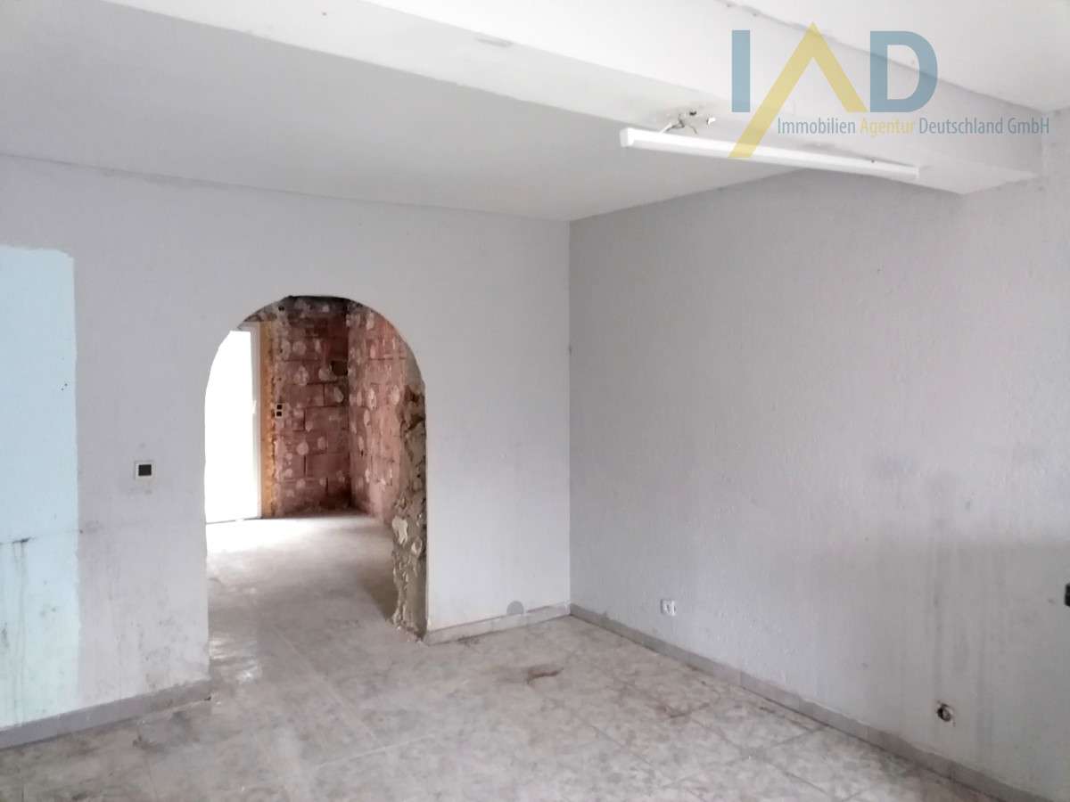 Top Gelegenheit: Sanierungsbedürftiges Reihenhaus St. Ingbert – Sankt Ingbert – Bild 1 von 5