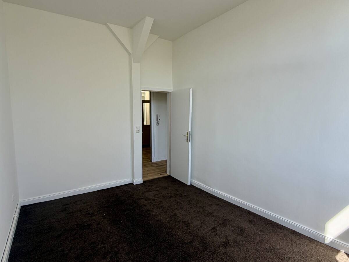 Ab sofort Verfügbar: Helle 4,5-Zimmer-DG-Wohnung mit Fahrstuhl in Top-Altstadtlage (WG-tauglich) – Lübeck – Vorschaubild 6