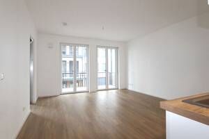 **Helle 2 Zimmer mit EBK und Badewanne in ruhiger Seitenstraße**