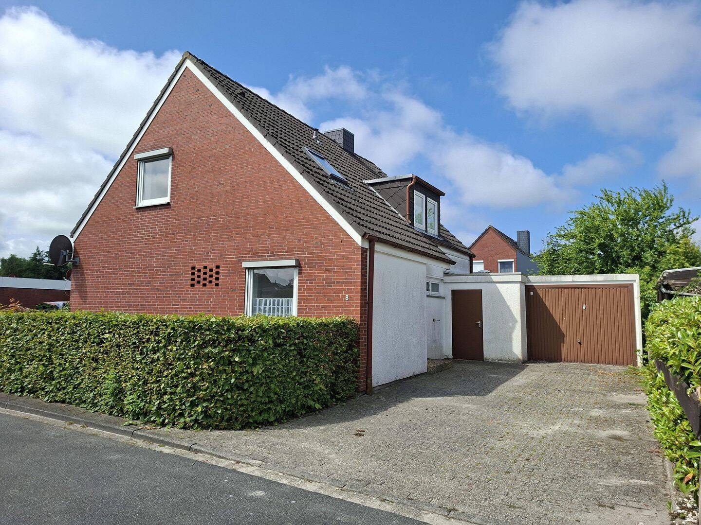 Einfamilienhaus in ruhiger Lage - Wintergarten - 2 Badezimmer - 3 Garagen - 3 Stellplätze – Schortens – Vorschaubild 2