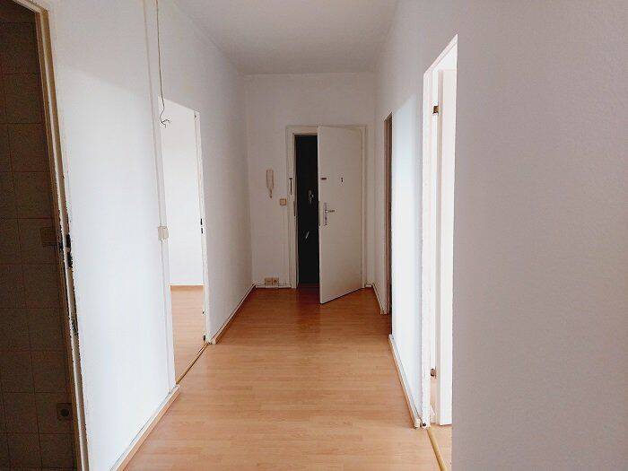 Dachgeschosswohnung geräumigen Wohnzimmer und Balkon sowie 3 weiteren Zimmern – Leipzig – Vorschaubild 9