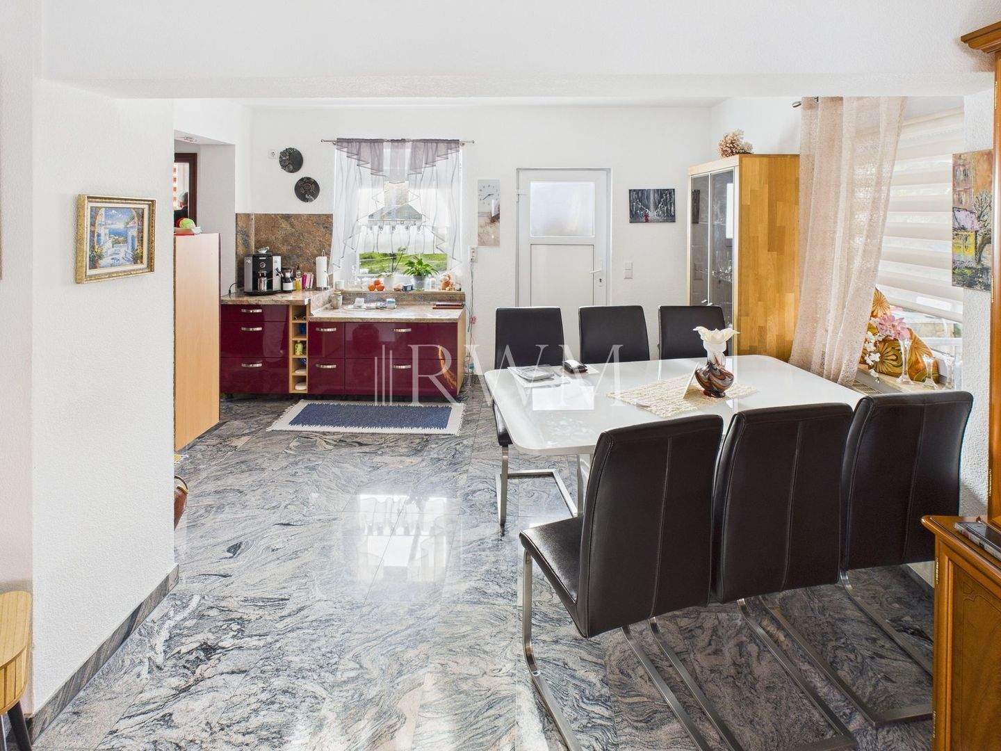 Modernisiertes Zweifamilienhaus mit potentieller Einliegerwohnung – Reutlingen – Vorschaubild 2