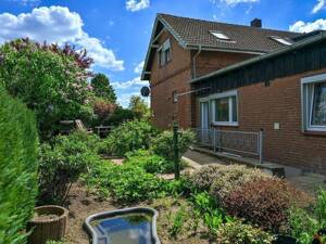 Günstige Gelegenheit! Haus am Rand von Travemünde (nur 2,2 Kilometer zur City) mit Gästewohnung, großem Garten uvm.
