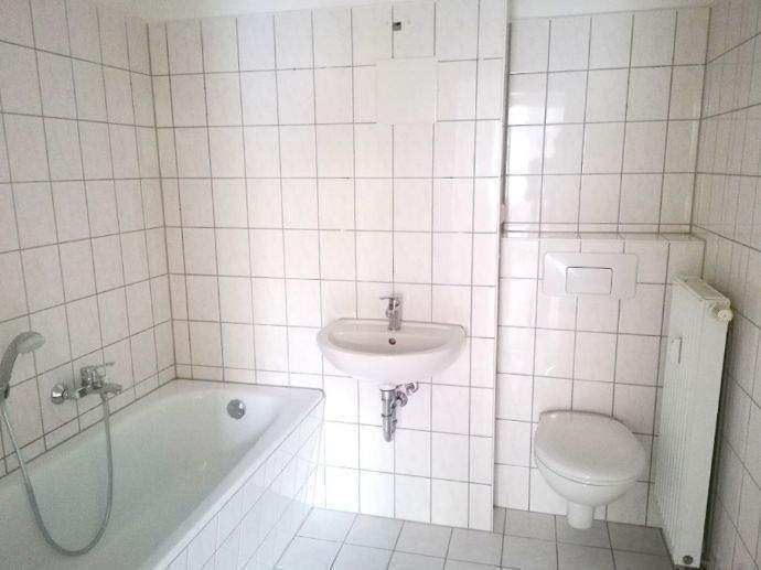 !! 4-Raum-Wohnung mit 2 Bädern, Laminat und Balkon !! – Chemnitz – Vorschaubild 9