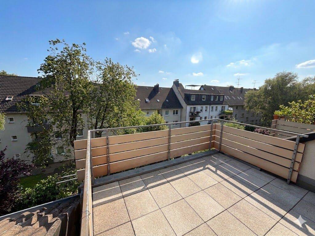Erstbezug - Renovierte 3-Zimmer-Wohnung in Rüttenscheid (Balkon, Küche, TG Stellplatz, etc)
