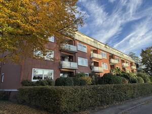Komplett modernisierte 2 ½-Zimmer-Eigentumswohnung Staffelgeschoss / Endetage mit zwei Balkonen – 22041 Hamburg – Vorschaubild 1