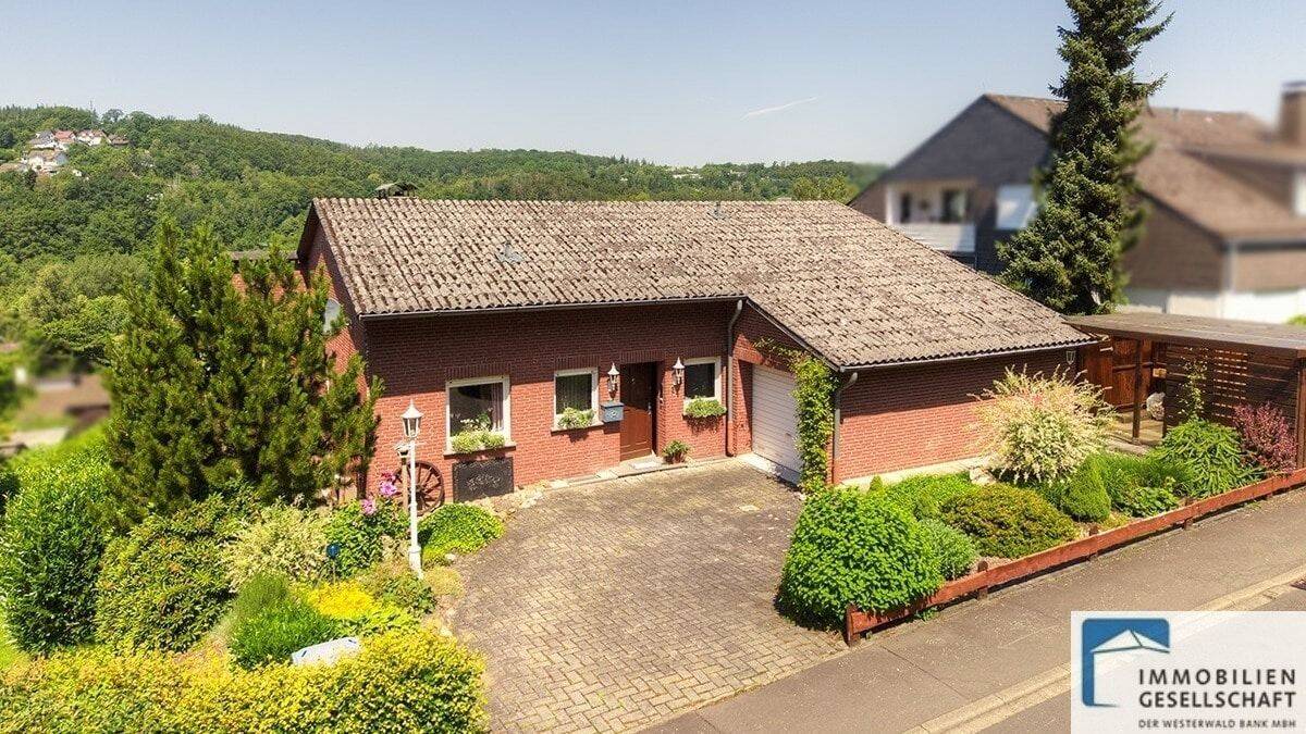 Ansprechendes Wohnhaus in unverbaubarer Wohn- und Aussichtslage im Wohngebiet Struthof!
