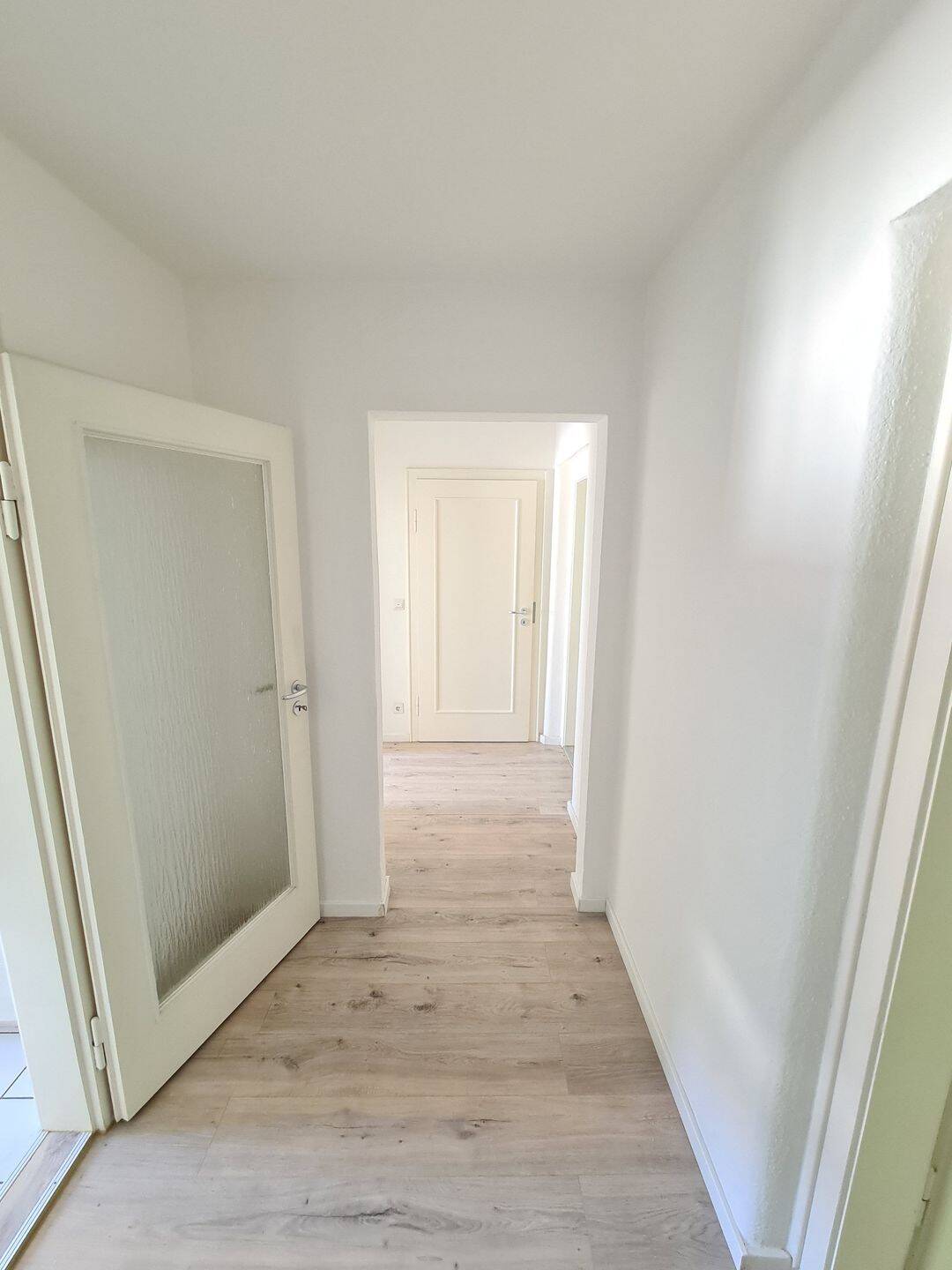 3- Zimmer mit Balkon WG geeignet und EBK :) in zentraler Lage von Chemnitz – Chemnitz – Vorschaubild 2