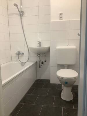 ab sofort: großzügig, renoviert und zentral: Geräumiges, helles Appartment mit Balkon – 46045 Oberhausen – Vorschaubild 7