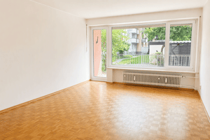 Bezugsfreie 3-Zimmer Wohnung mit Südterrasse in ruhiger Seitenstraße - renovierungsbedürftig