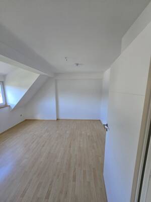 3-Zimmer-Maisonette-Whg. Erstbezug nach Modernisierung, nähe Zuckerfabrik – 93055 Regensburg – Vorschaubild 2