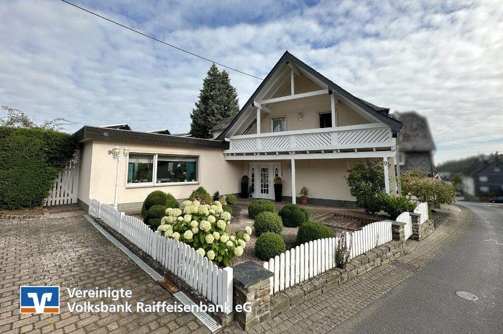 Sehr gepflegtes Einfamilienhaus mit großem Grundstück! – Utzenhain – Bild 1 von 9